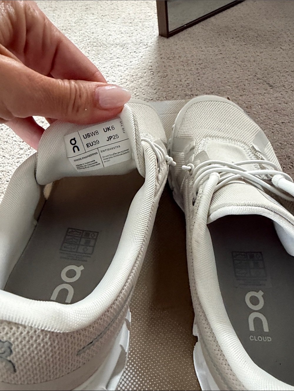On Running women’s Cloud Sneakers in Light Cream - Picture 9 of 10